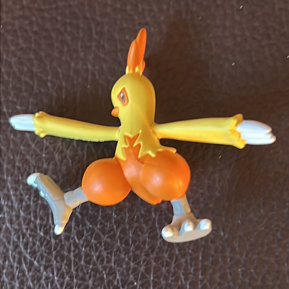 COMBUSKEN Pokemon TOMY Figure
